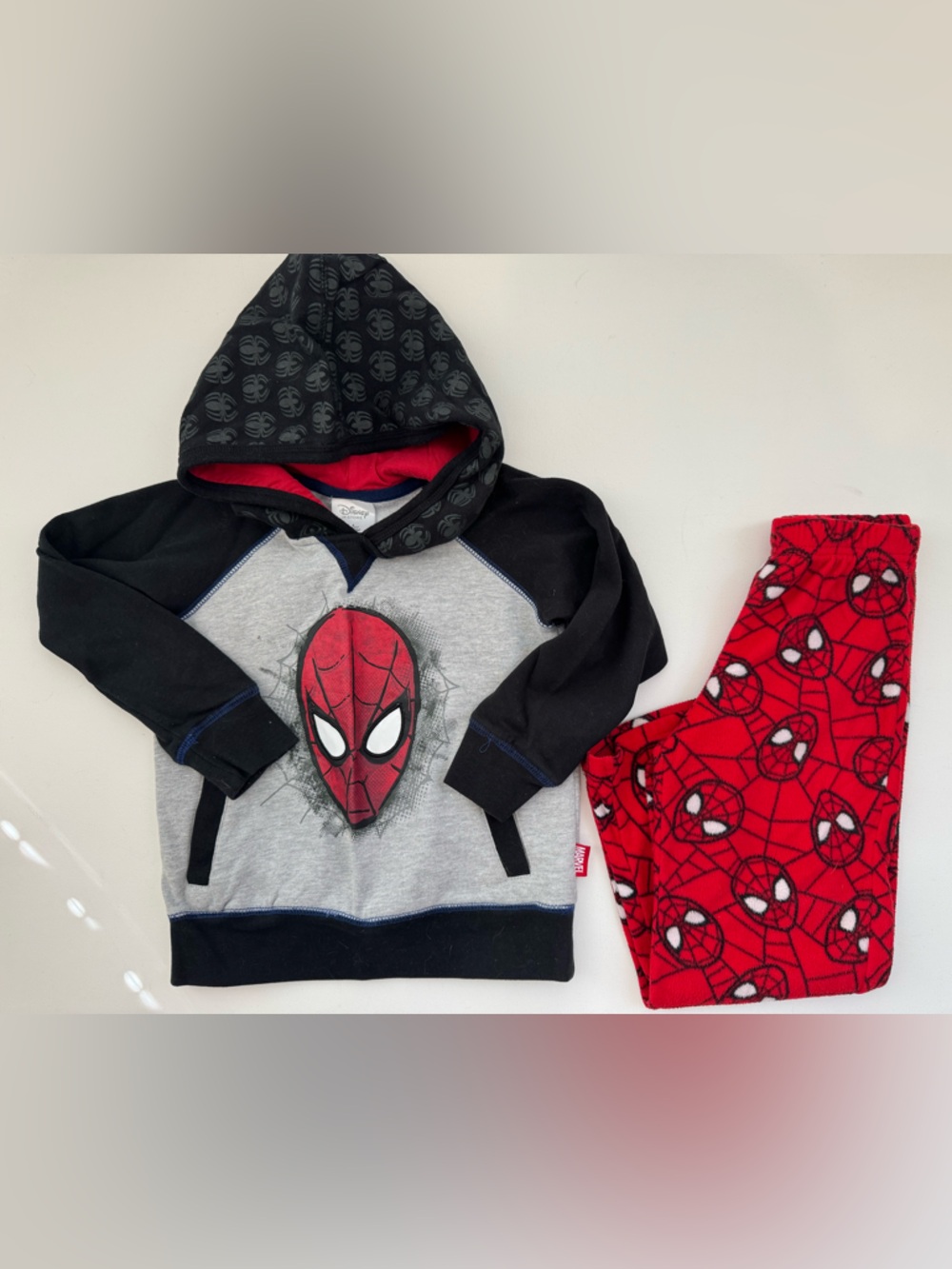Excellent condition Marvel Spider-Man Pajama Set 2 Tops + Fleece Pants kids 5-6